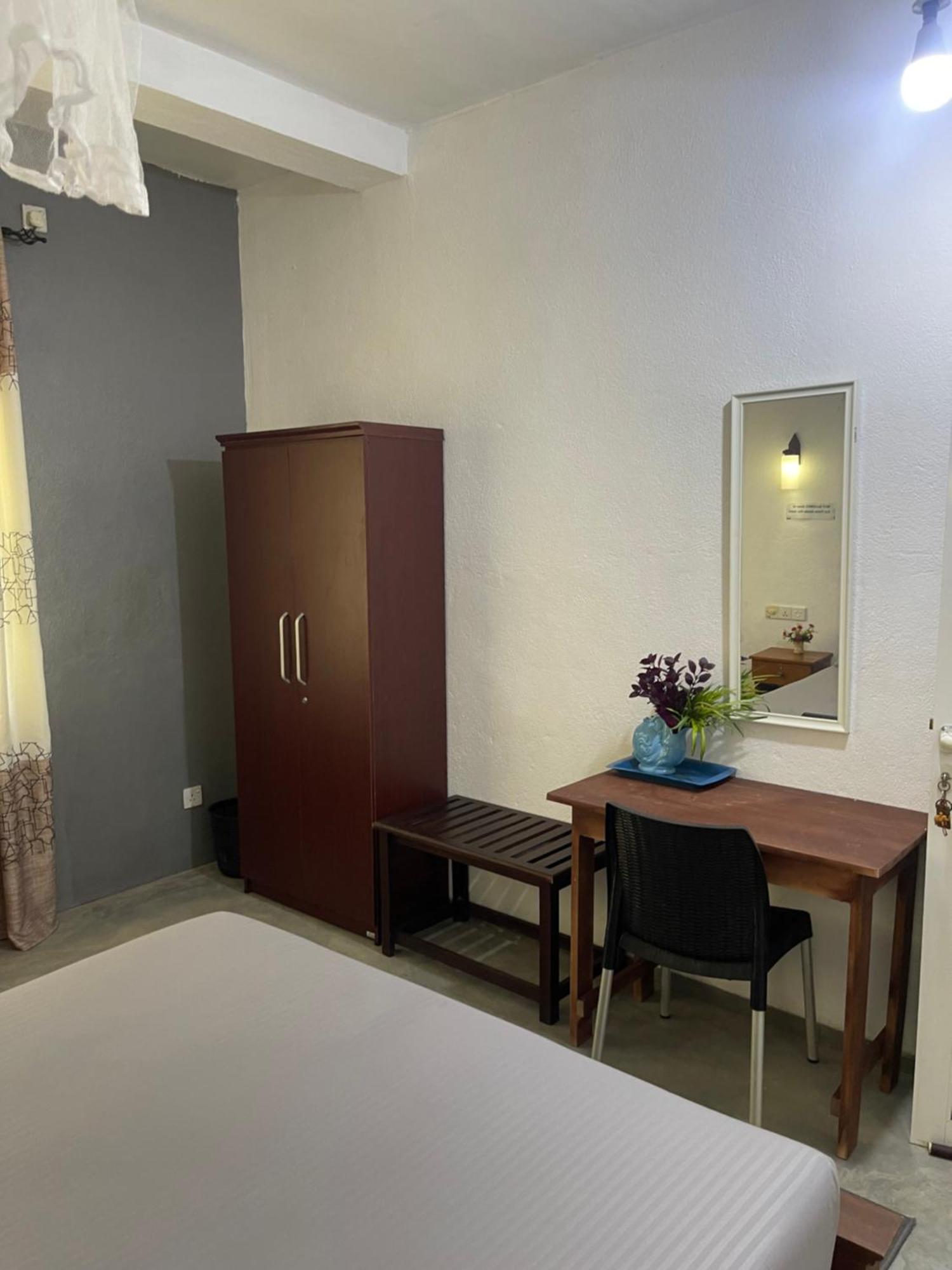 Holiday Inn Unawatuna Bagian luar foto