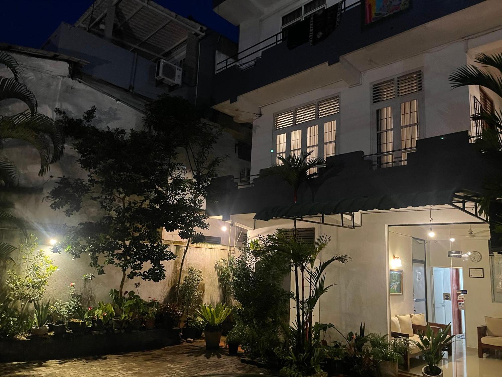 Holiday Inn Unawatuna Bagian luar foto