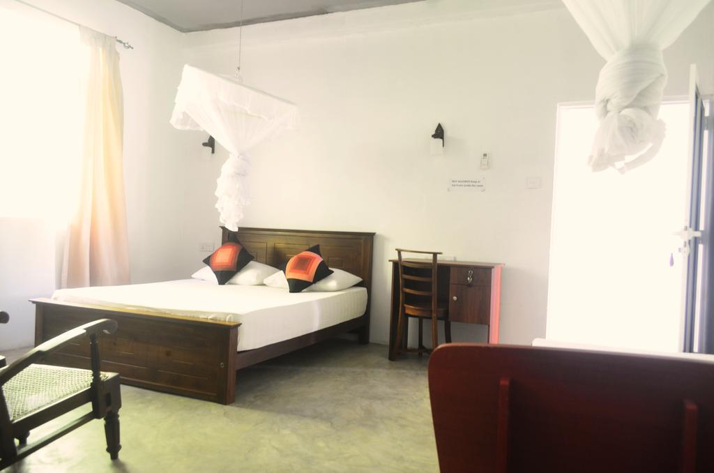 Holiday Inn Unawatuna Bagian luar foto