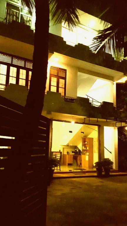 Holiday Inn Unawatuna Bagian luar foto