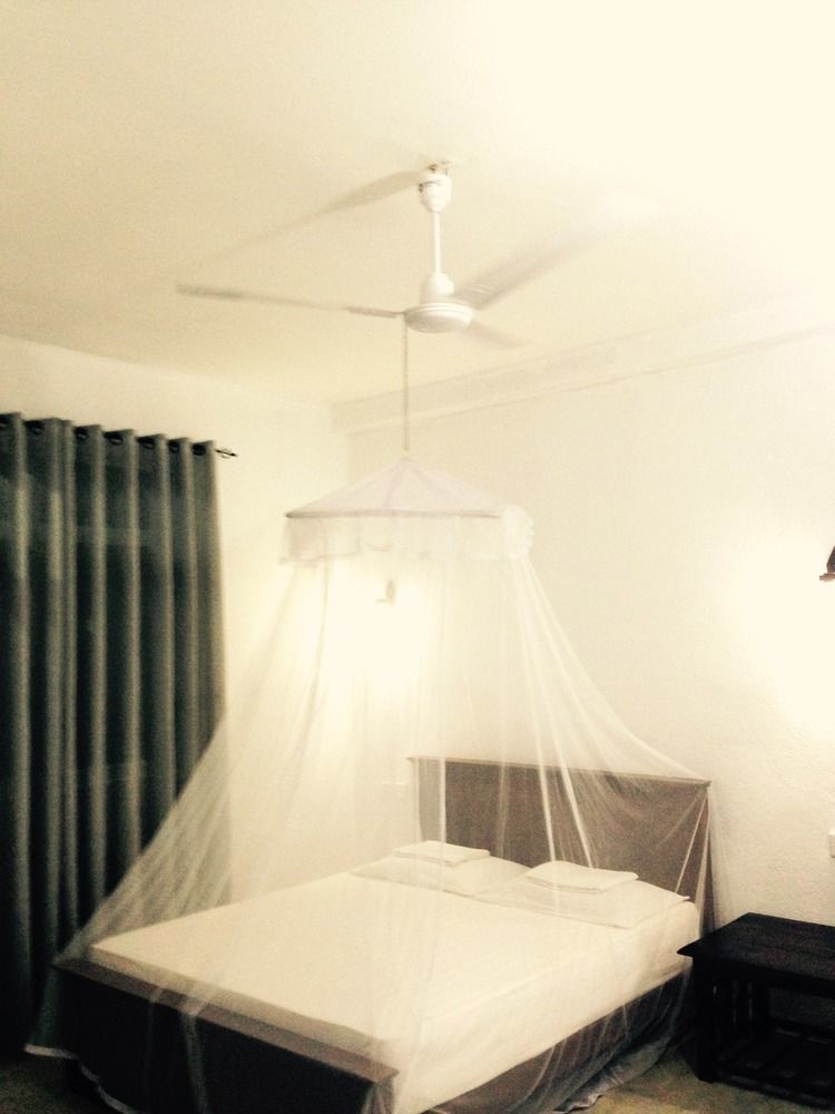 Holiday Inn Unawatuna Bagian luar foto