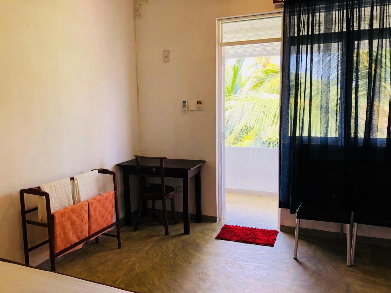Holiday Inn Unawatuna Bagian luar foto